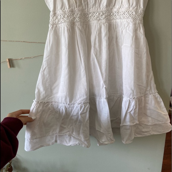 White tiered mini summer dress with lace detailing - Picture 3 of 5